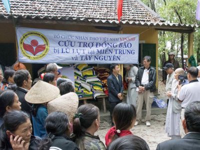 Cứu Trợ Bão Lụt Huế năm 2017 Cuu Tro Bao Lut Hue 2017